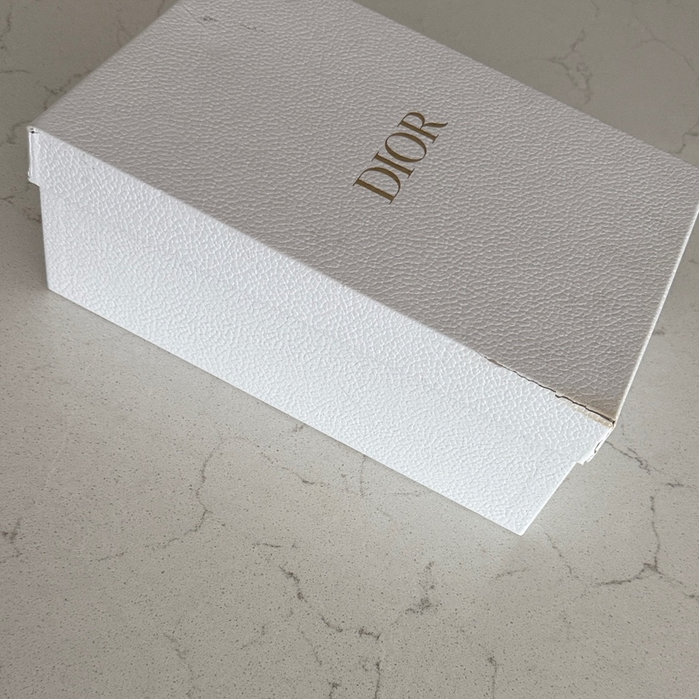 Dior White Textured Shoe Box - Picture 3 of 8